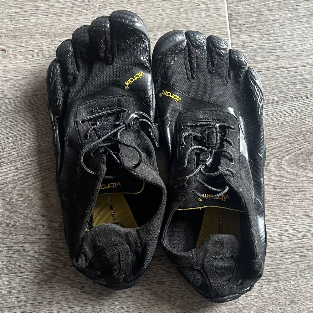 Vibram Men's Black FiveFingers Athletic Shoes - Size 43